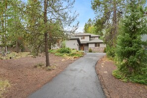 House, 5 Bedrooms | Exterior