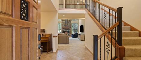 House, 5 Bedrooms | Interior