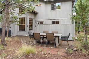 House, 5 Bedrooms | Outdoor dining