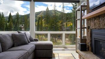 Leilighet, 2 soverom | Oppholdsområde | Smart-TV