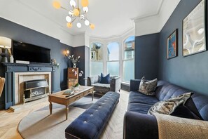 TV - Beautifully designed Flat 1 (North Yorkshire)