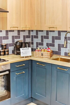 Fridge, microwave, oven, stovetop - Beautifully designed Flat 2 (North Yorkshire)