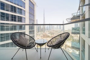 Balcony - PVH - Burj Khalifa View 1BR - Bellevue 2 (Dubai)