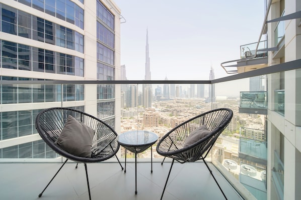 Appartement exclusif, balcon, vue sur la ville | Balcon
