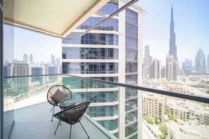 Appartement exclusif, balcon, vue sur la ville | Vue du balcon