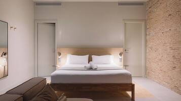 Desk, laptop workspace, free WiFi