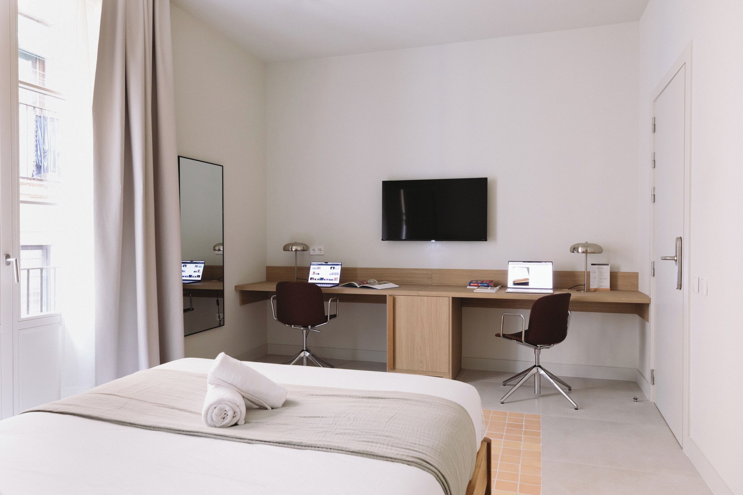 Comfort-Doppelzimmer | Schreibtisch, laptopgeeigneter Arbeitsplatz, kostenloses WLAN