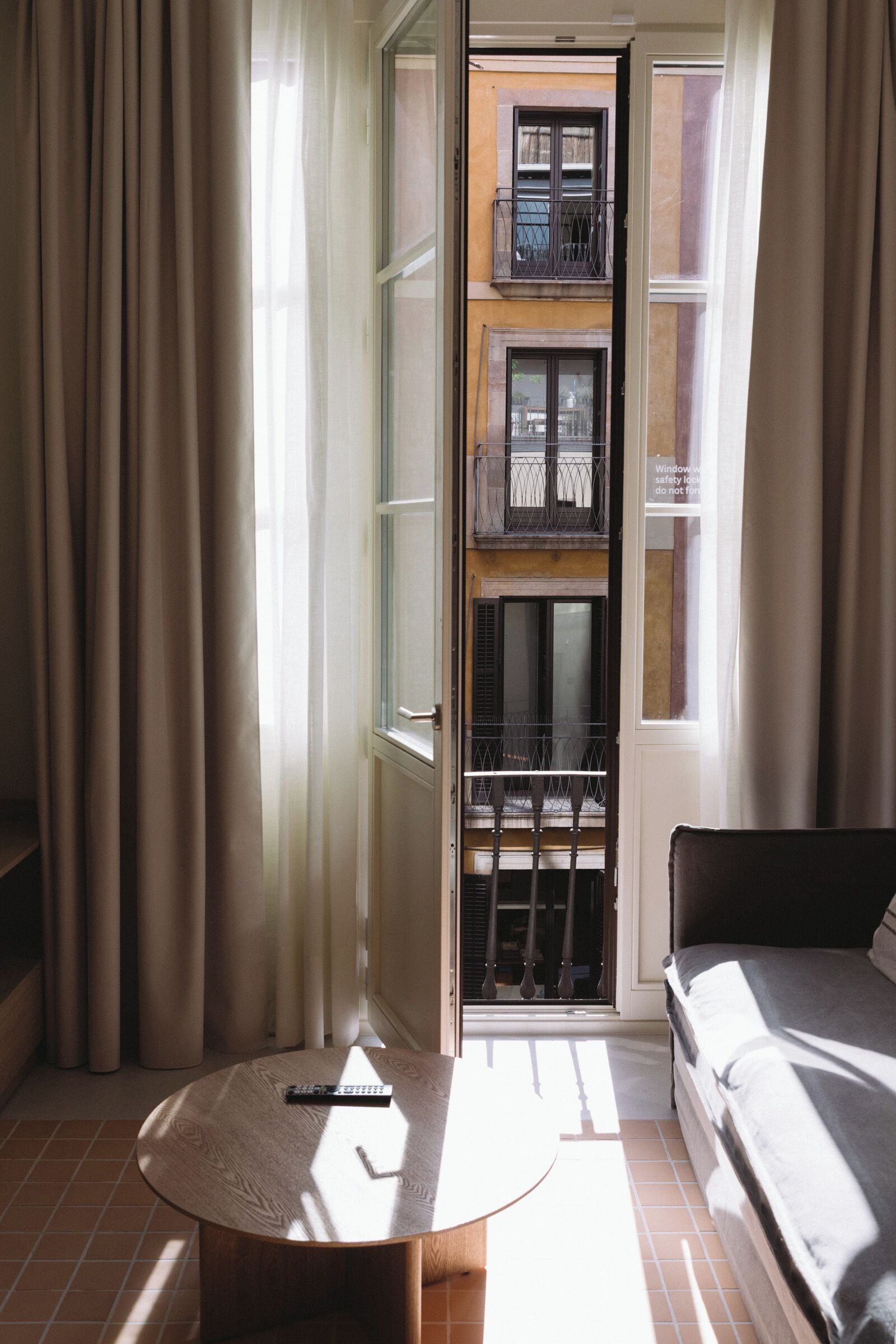 Desk, laptop workspace, free WiFi