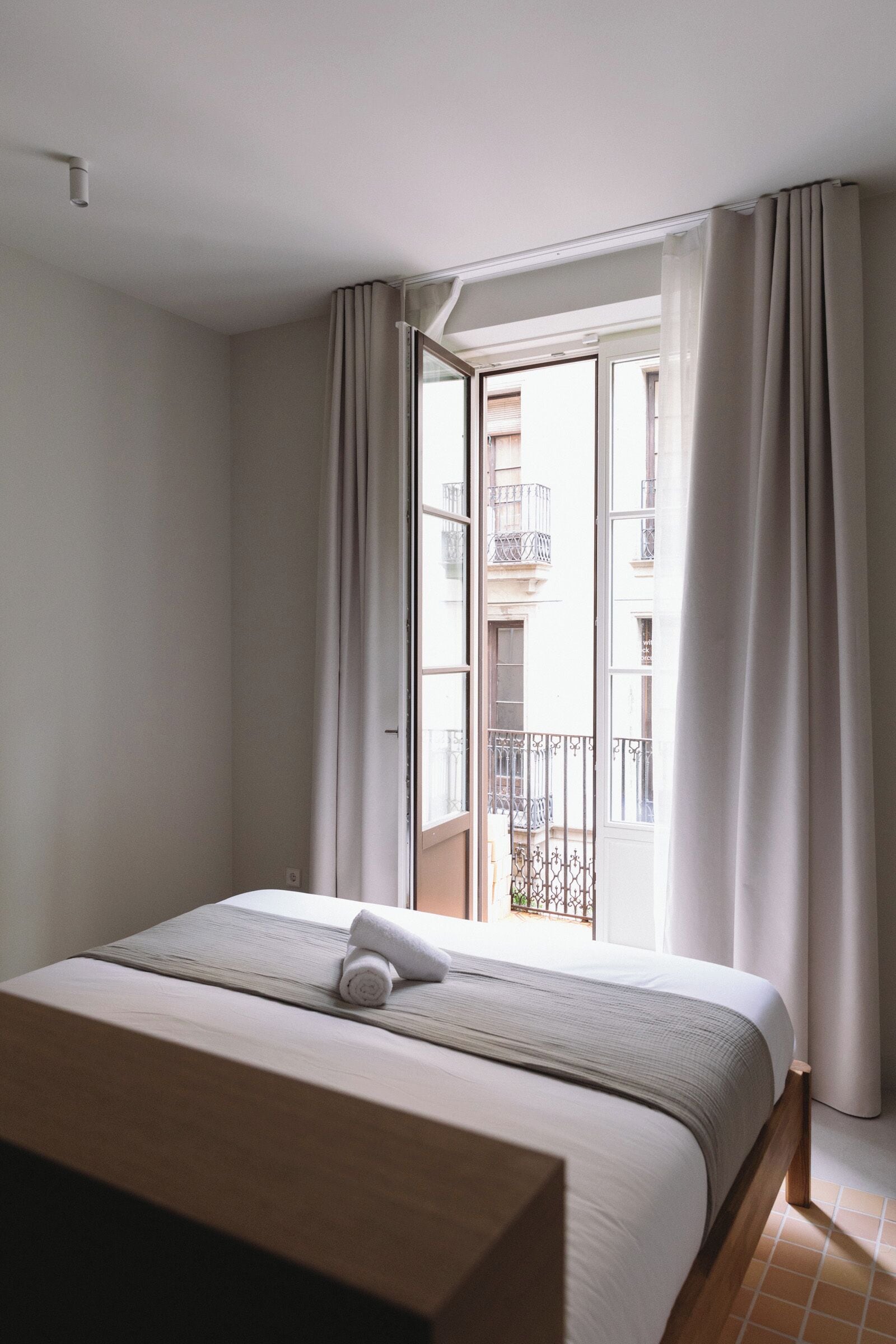 Bureau, espace de travail pour ordinateurs portables