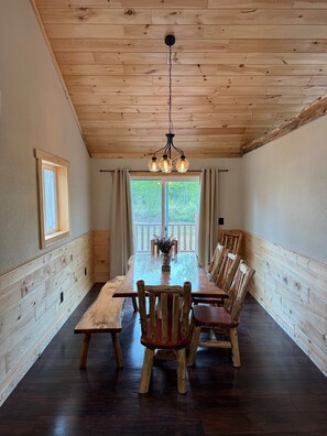 Dining - 5 Entire Cabins Retreat (Paris)