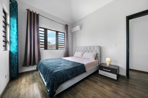 5 bedrooms, in-room safe, desk, iron/ironing board