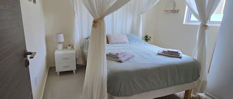 2 bedrooms, iron/ironing board, WiFi, bed sheets