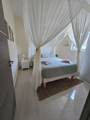 2 bedrooms, iron/ironing board, WiFi, bed sheets