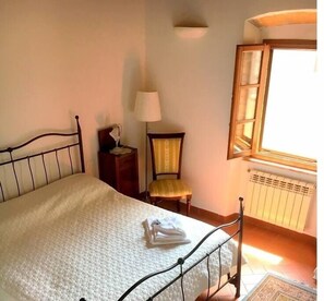 1 bedroom, desk, travel crib, free WiFi