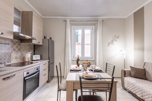 Kühlschrank, Ofen, Herdplatte, Geschirrspüler