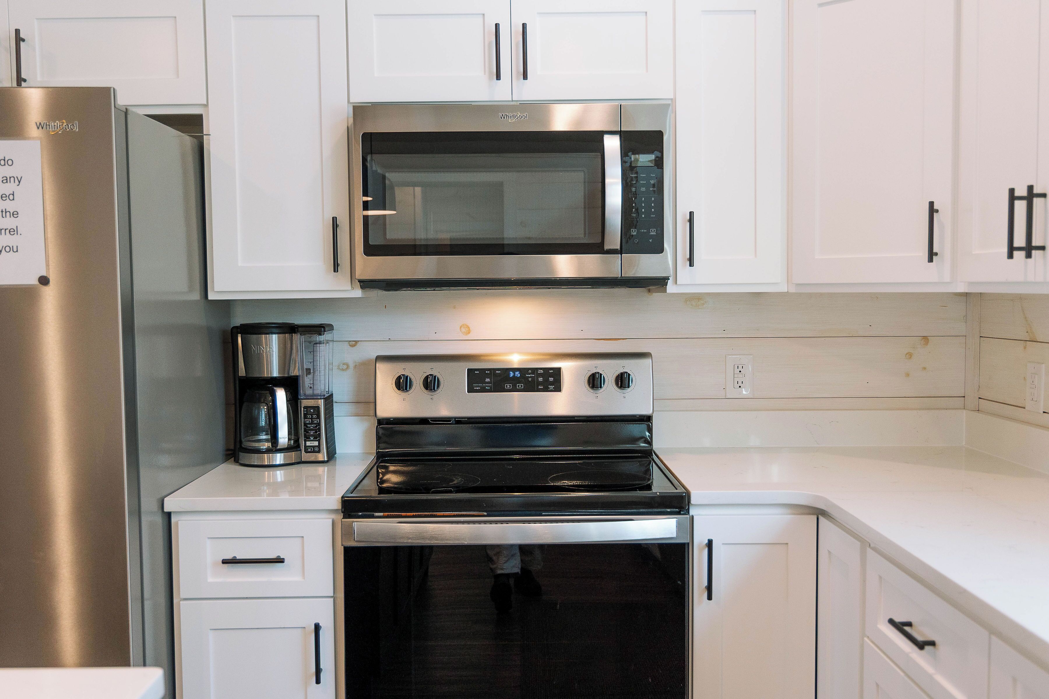 雪櫃、微波爐、焗爐、爐具