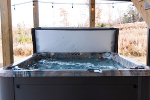 Bañera de hidromasaje al aire libre