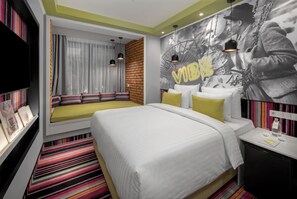 Vibe room | In-room safe, desk, laptop workspace, soundproofing - Mamaison VIBE Hotel Downtown Budapest (Budapest)