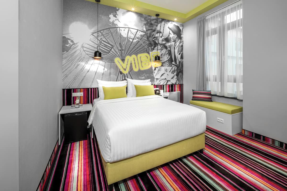 Groove room | In-room safe, desk, laptop workspace, soundproofing