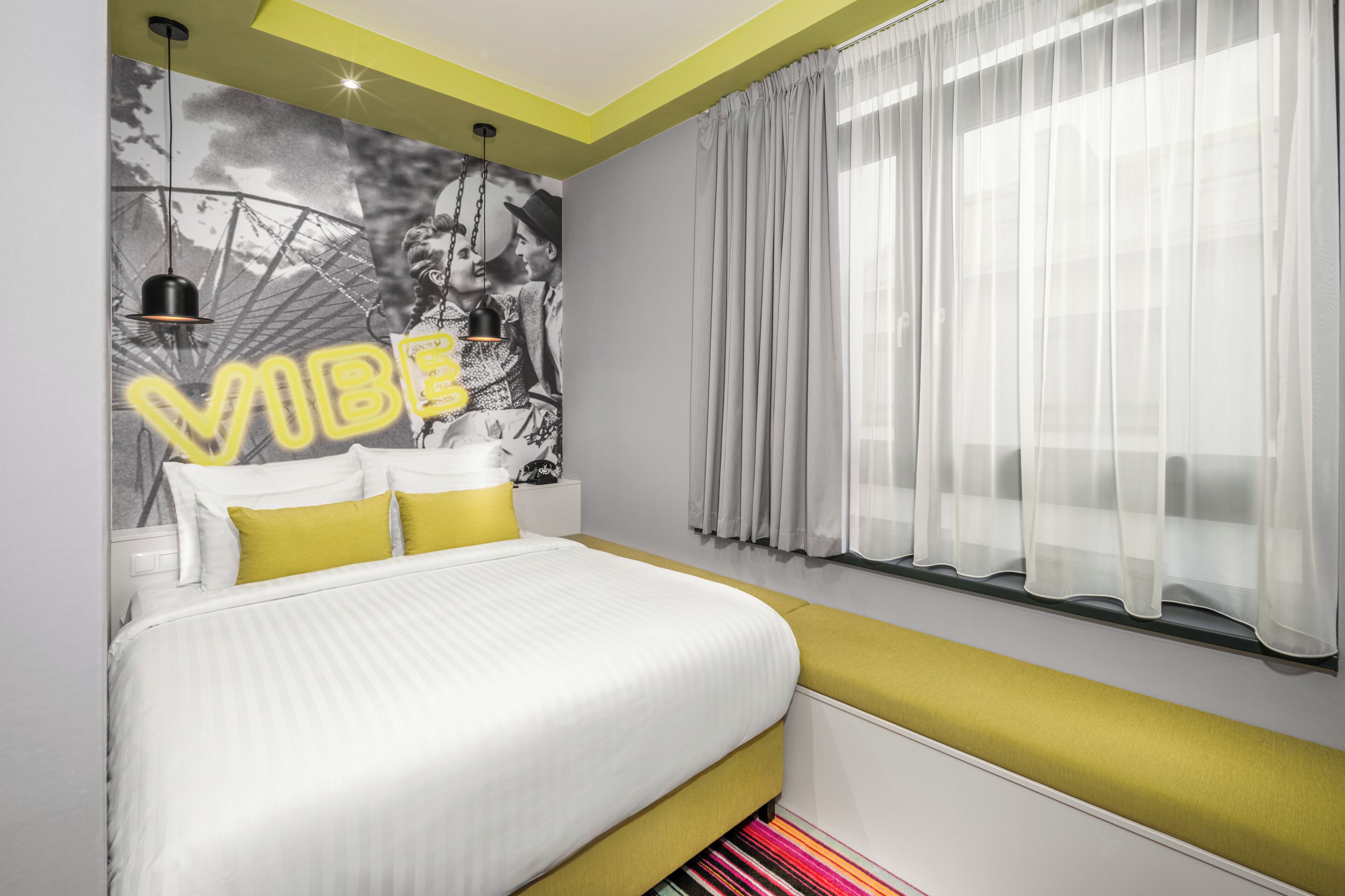 Cozy room | In-room safe, desk, laptop workspace, soundproofing