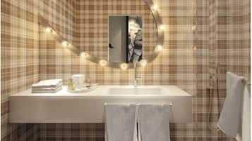 Chill room | Bathroom | Shower, hair dryer, towels, soap