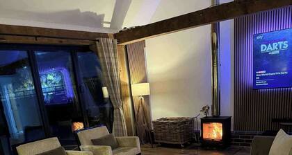 Cedar Barn Getaway, 3 Bed, Sleeps 6, Parking