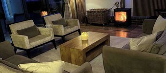 Cedar Barn Getaway, 3 Bed, Sleeps 6, Parking