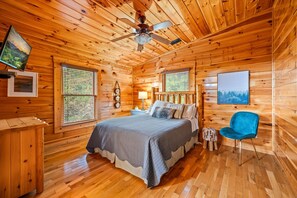 4 bedrooms, desk, free WiFi, bed sheets