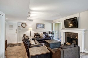 TV, fireplace, offices