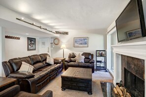 Téléviseur, foyer, bureau