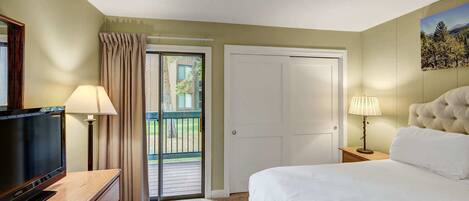 2 bedrooms, desk, iron/ironing board, WiFi