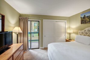 2 bedrooms, desk, iron/ironing board, WiFi