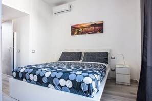 Classic Townhome, 1 Queen Bed, Balcony | Free WiFi - Solarium al Duomo Rooms by Wonderful Italy (Naples)