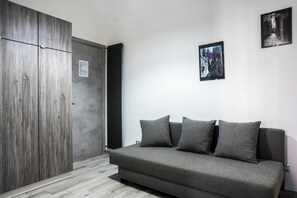 Comfort Townhome, 1 Queen Bed with Sofa bed, Balcony | Free WiFi