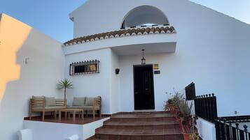 Villa | Terrace/patio