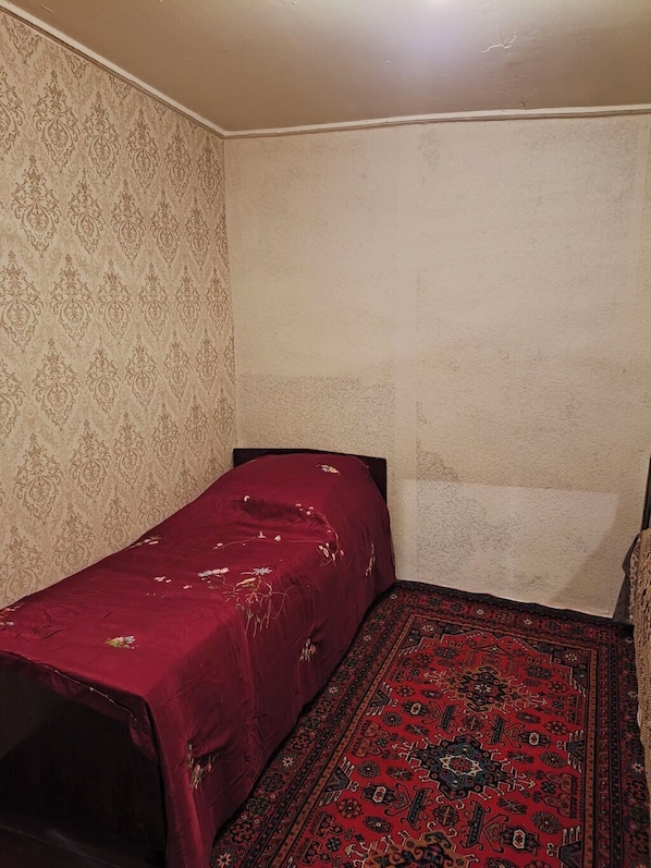 Quarto casal standard, vista para a cidade | Cofres nos quartos, escrivaninha, espaço de trabalho para notebook