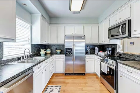 Fridge, microwave, oven, stovetop - Moonlight Oasis - Gorgeous Coastal Beach Retreat! (Galveston)