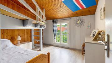 3 chambres, fer et planche à repasser, Wi-Fi, draps fournis