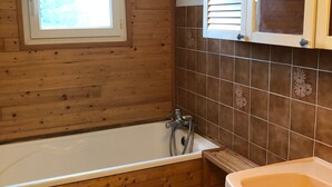 Dusj, hårføner og håndklær