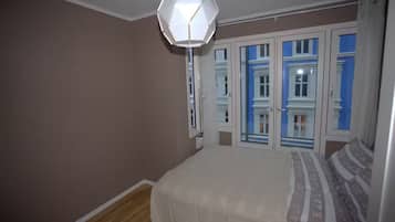 Iron/ironing board, WiFi, bed sheets