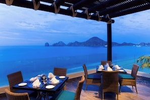 تناول الطعام بالخارج