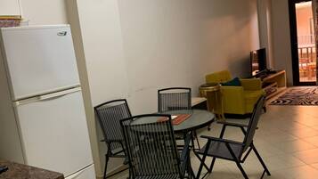 Chalet, 1 Bedroom, Accessible, Smoking | Ruang makan