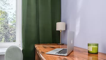 Căn hộ tiện nghi đơn giản, quang cảnh sân vườn | Màn/rèm cản sáng, phòng cách âm, bàn ủi/dụng cụ ủi quần áo