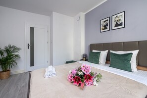 Apartamento conforto, vista para o pátio | Cortinas blackout, quartos à prova de som, ferros/tábuas de passar roupa