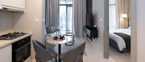 1 bedroom, in-room safe, desk, iron/ironing board