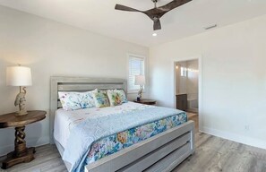 3 bedrooms, desk, iron/ironing board, free WiFi