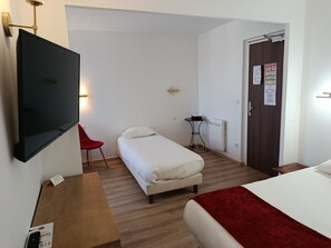 2 bedrooms, iron/ironing board, free WiFi