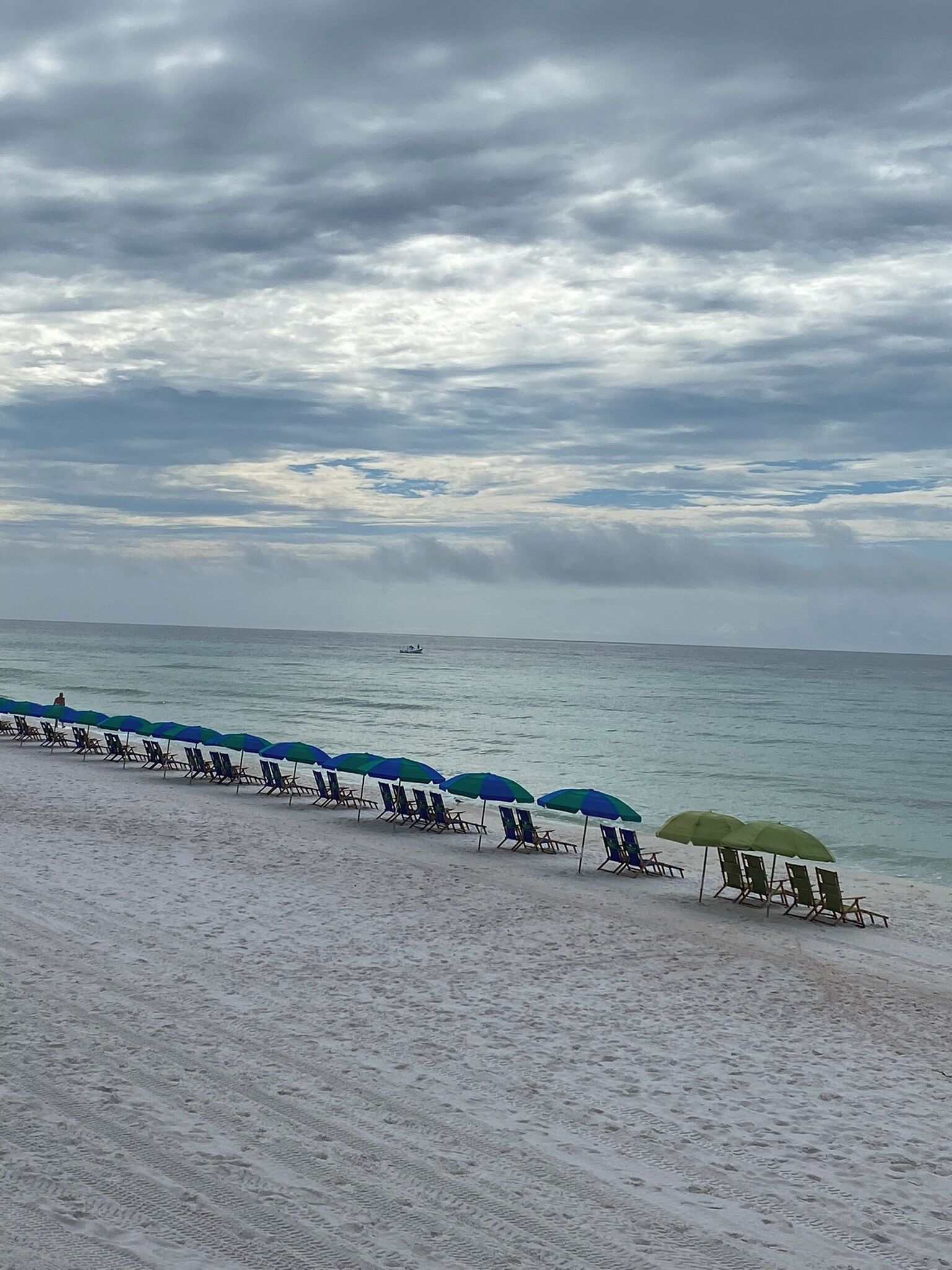 Beach nearby, sun loungers, beach towels