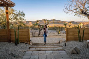 Property grounds - Desert Flora • Outdoor Bathtub, Hot Tub, Soak Pool (Joshua Tree)