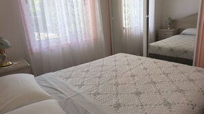 3 bedrooms, iron/ironing board, free WiFi, bed sheets